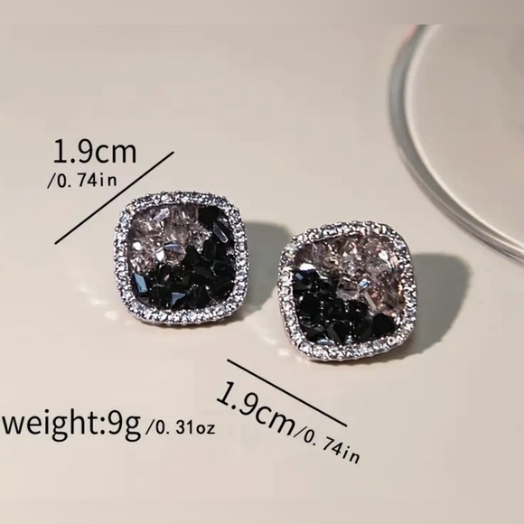 Square Ombré Stud Earrings - Picture 4 of 4